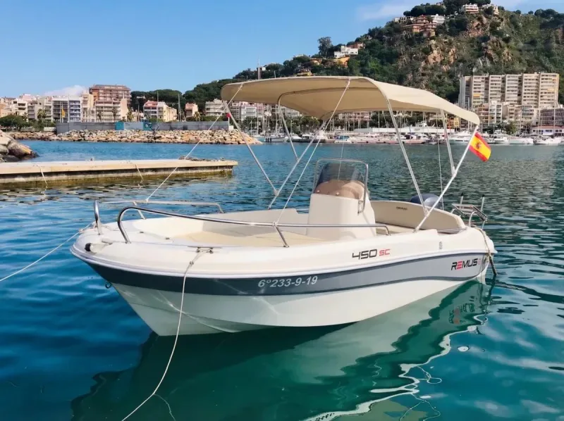 Barco sin licencia · Remus 450