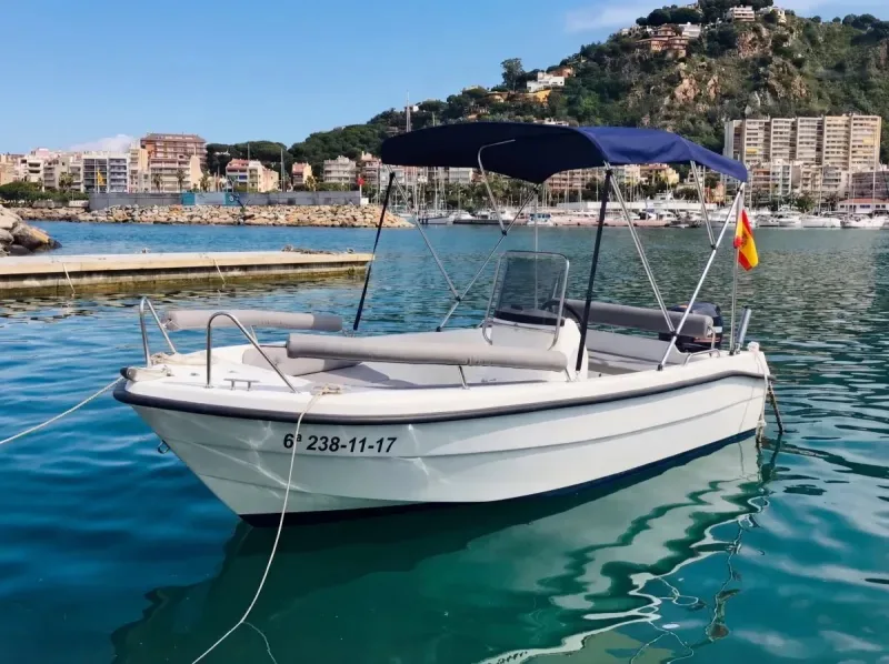 Barco sin licencia · Solar 450