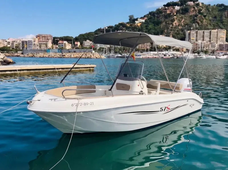 Lancha con licencia · Trimarchi 57S