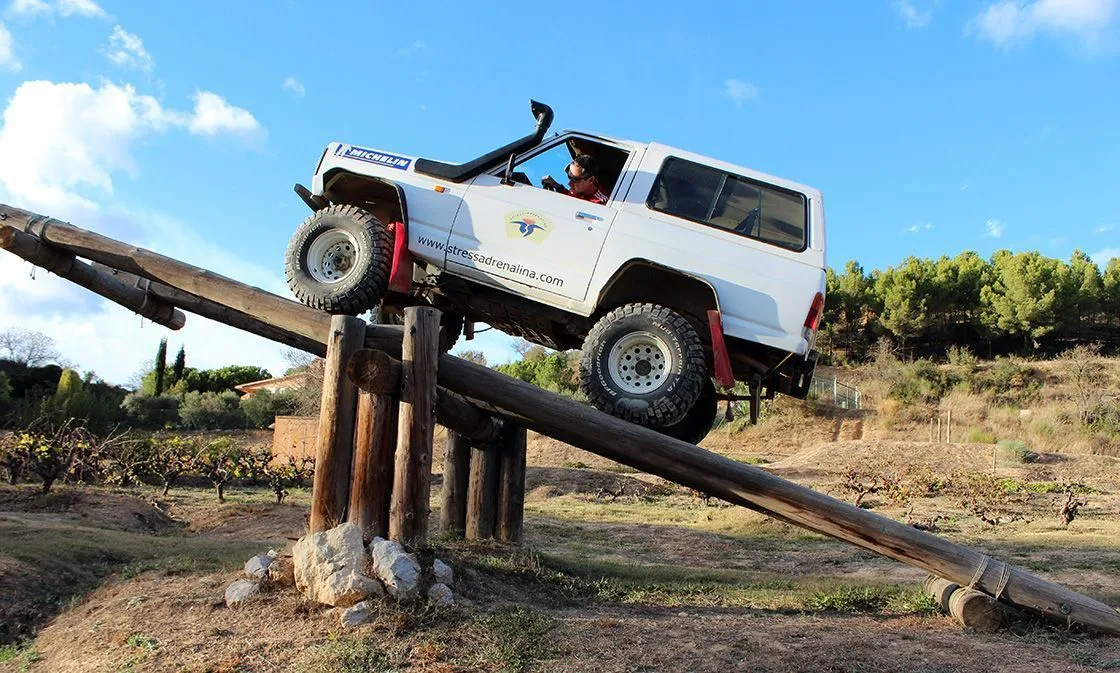 4x4 driving on a circuit