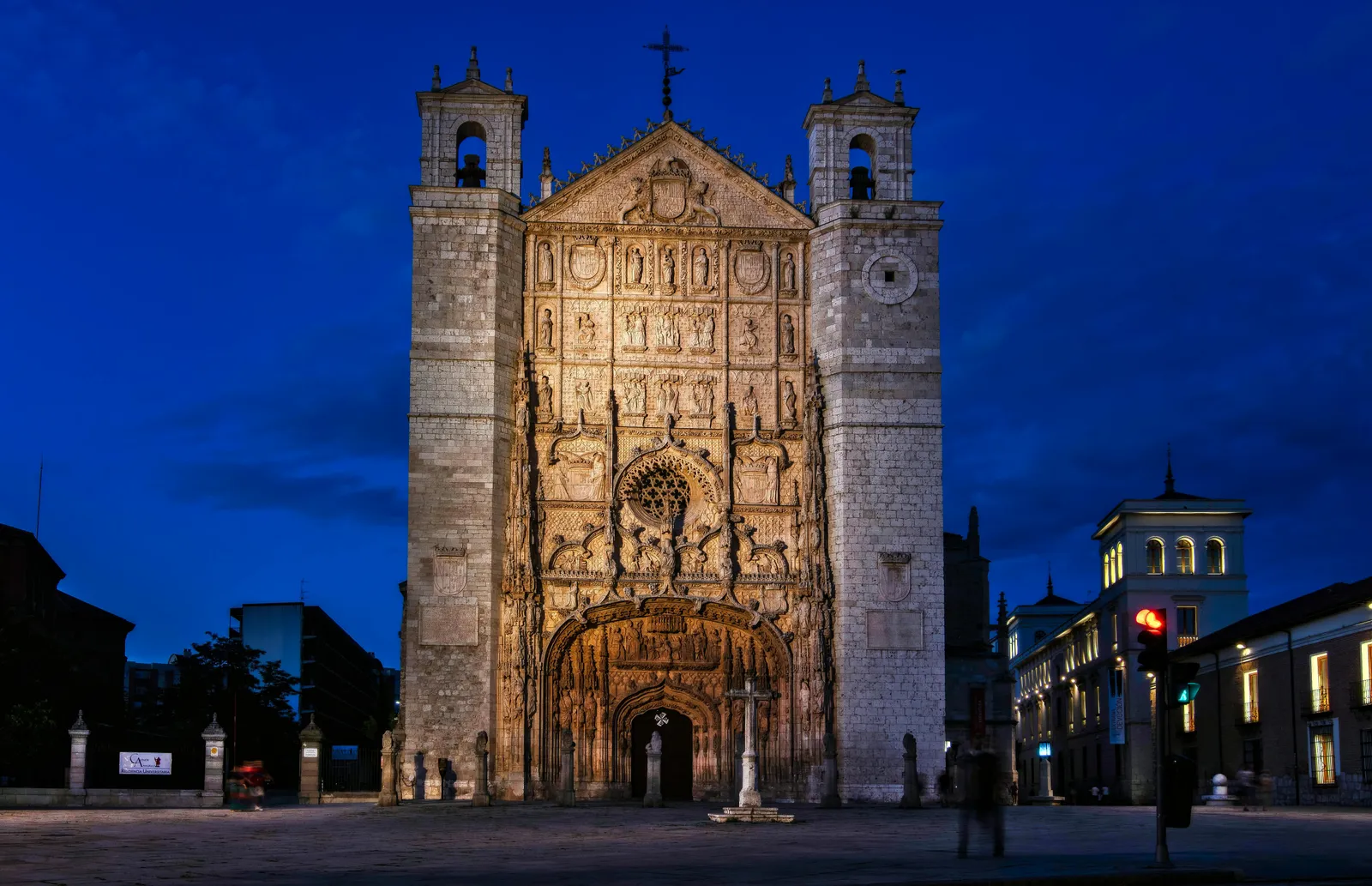 Tip-based free tour of Valladolid's legends and mysteries