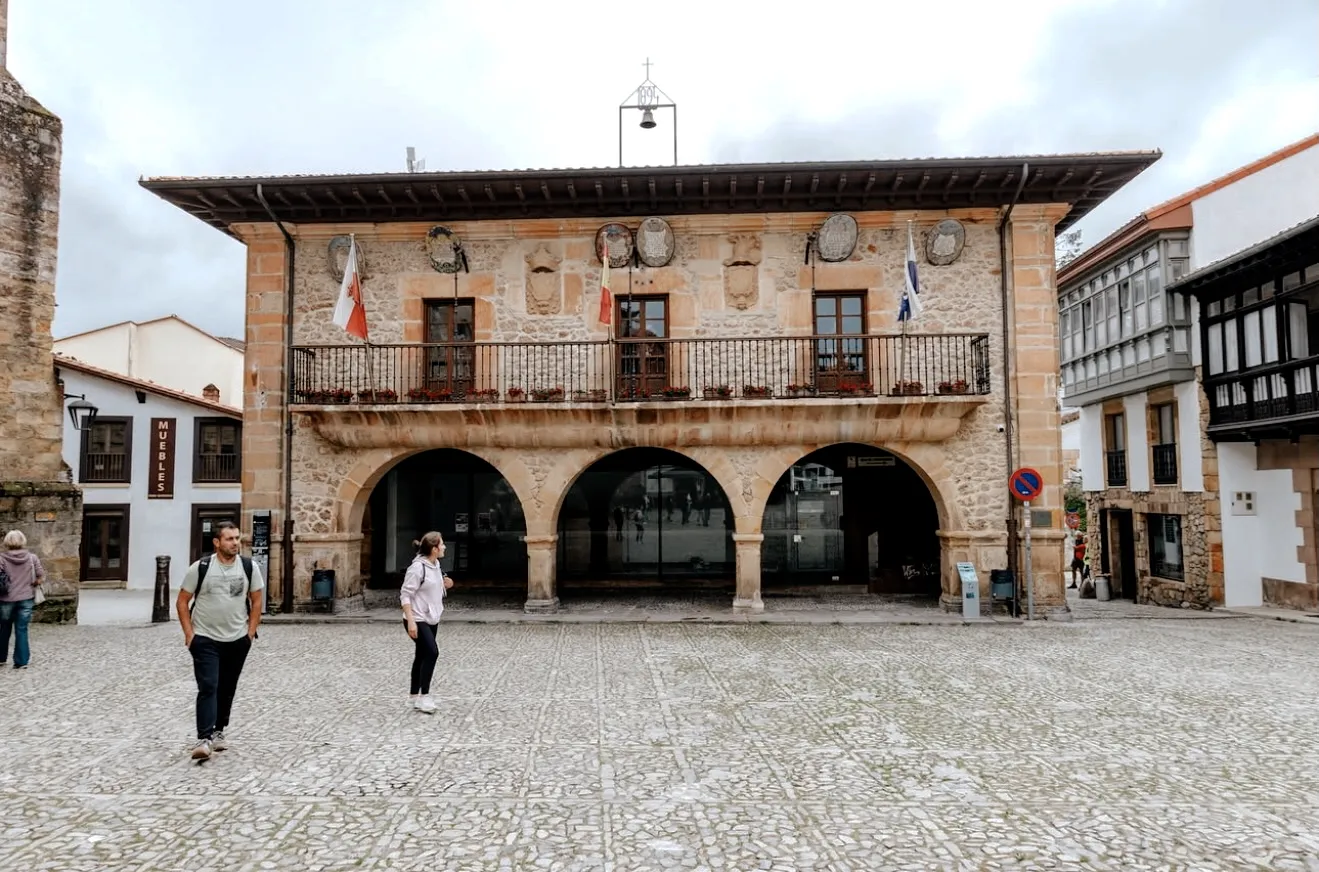 Visita guiada por Comillas y el Capricho de Gaudí con entrada