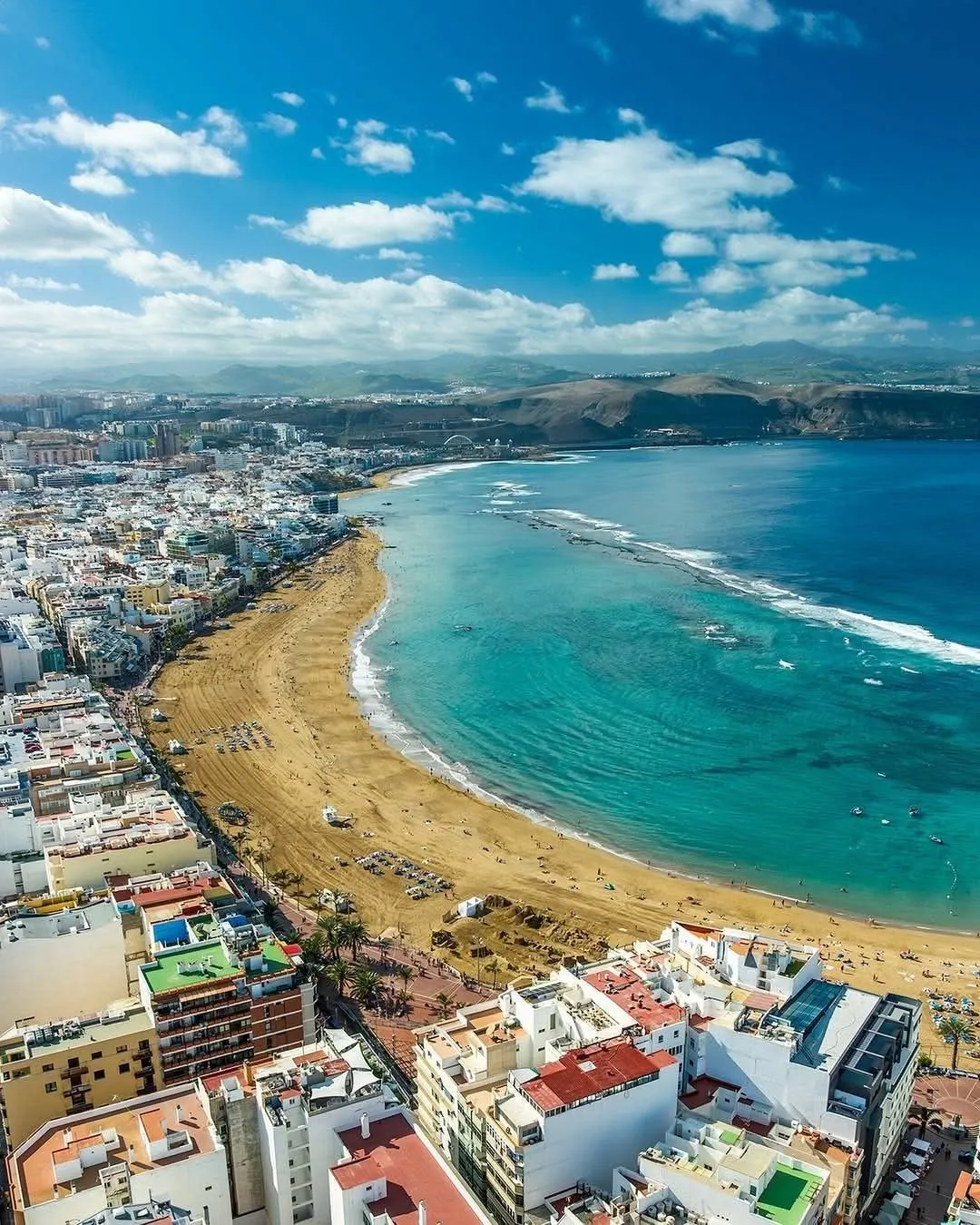 Free tour por Las Canteras y el Puerto de la Luz con ron miel