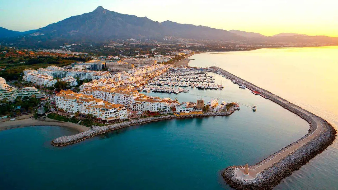 Marbella, Mijas y Puerto Banús desde Málaga