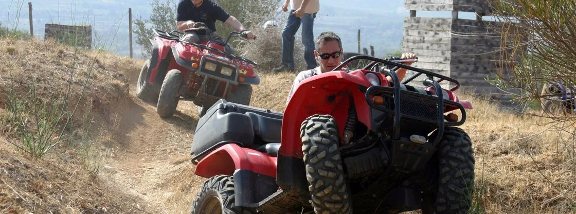 Conducción de quad en circuito