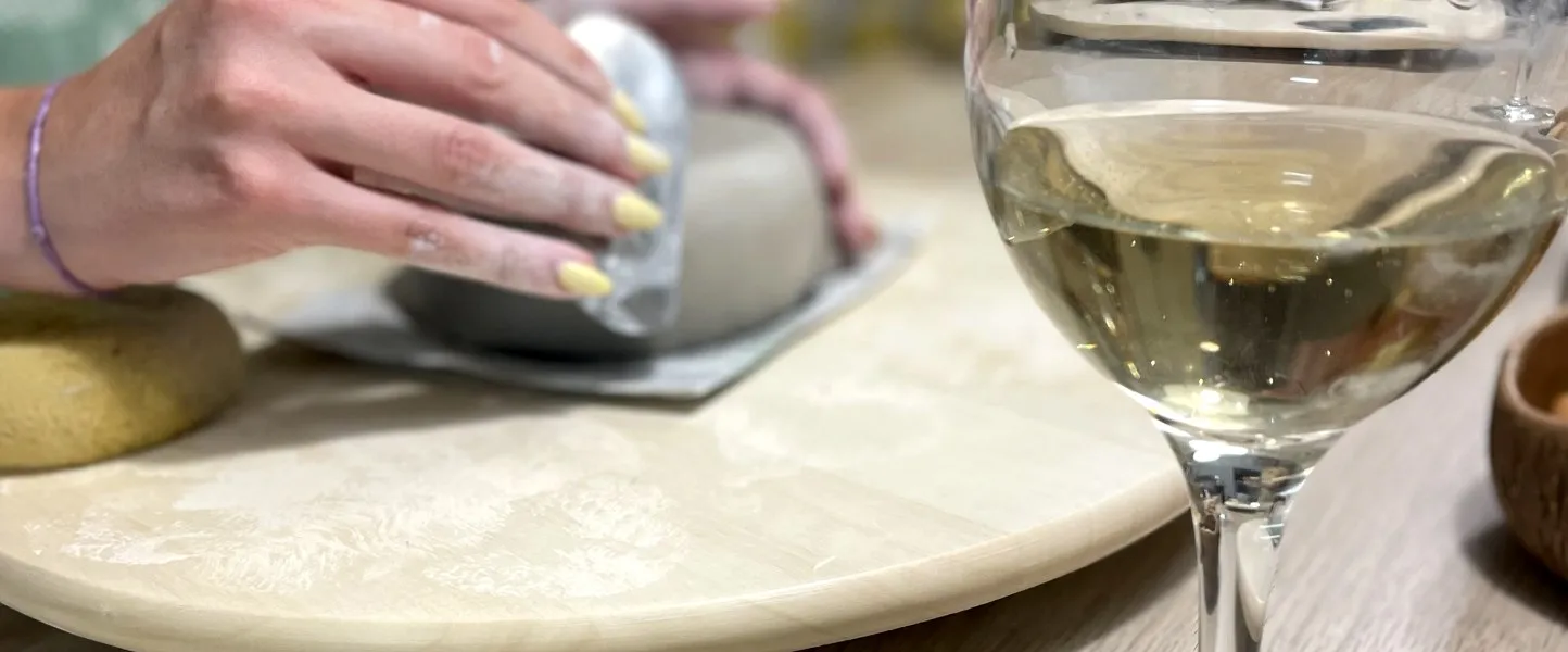 Pottery & Wine: taller de cerámica after office en Barcelona