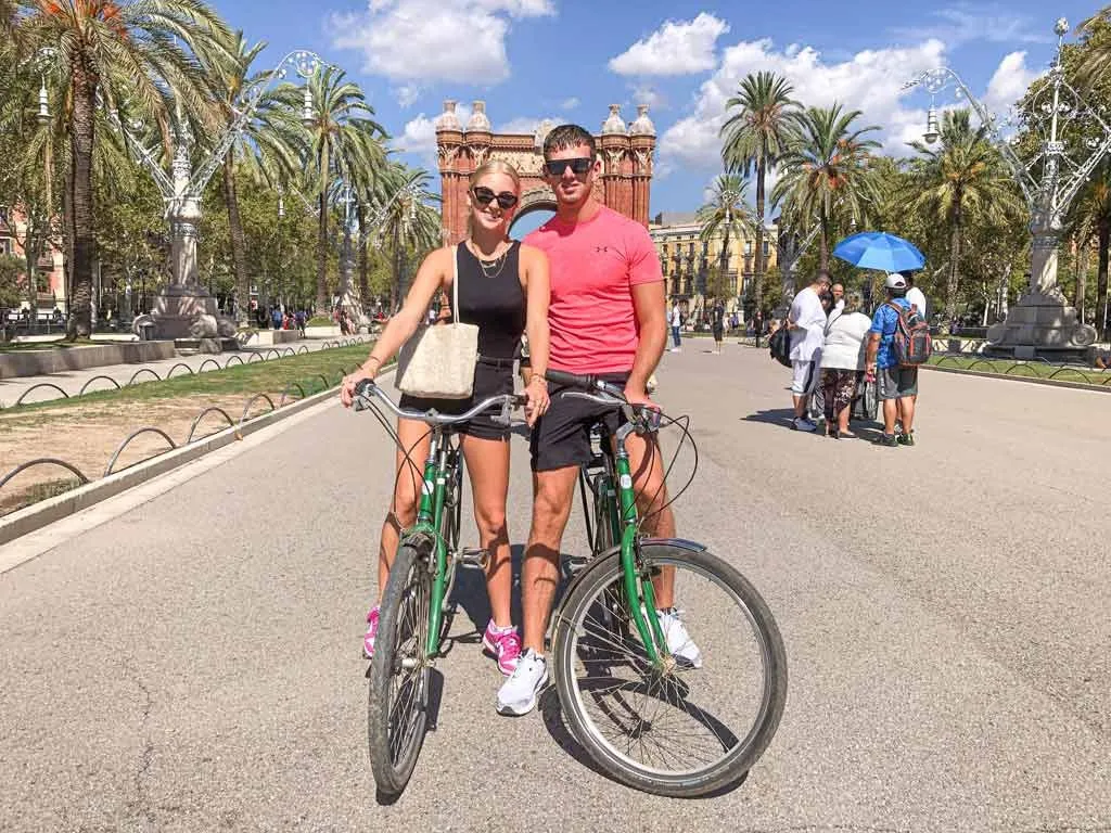Tour privado en bici por Barcelona con guía en neerlandés